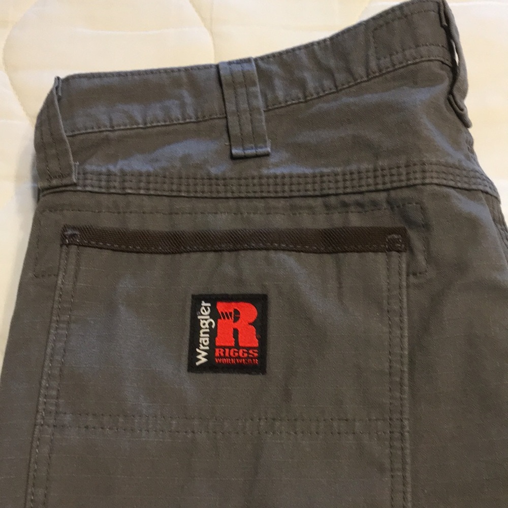 Men’s like new gray wrangler heavy duty work pants